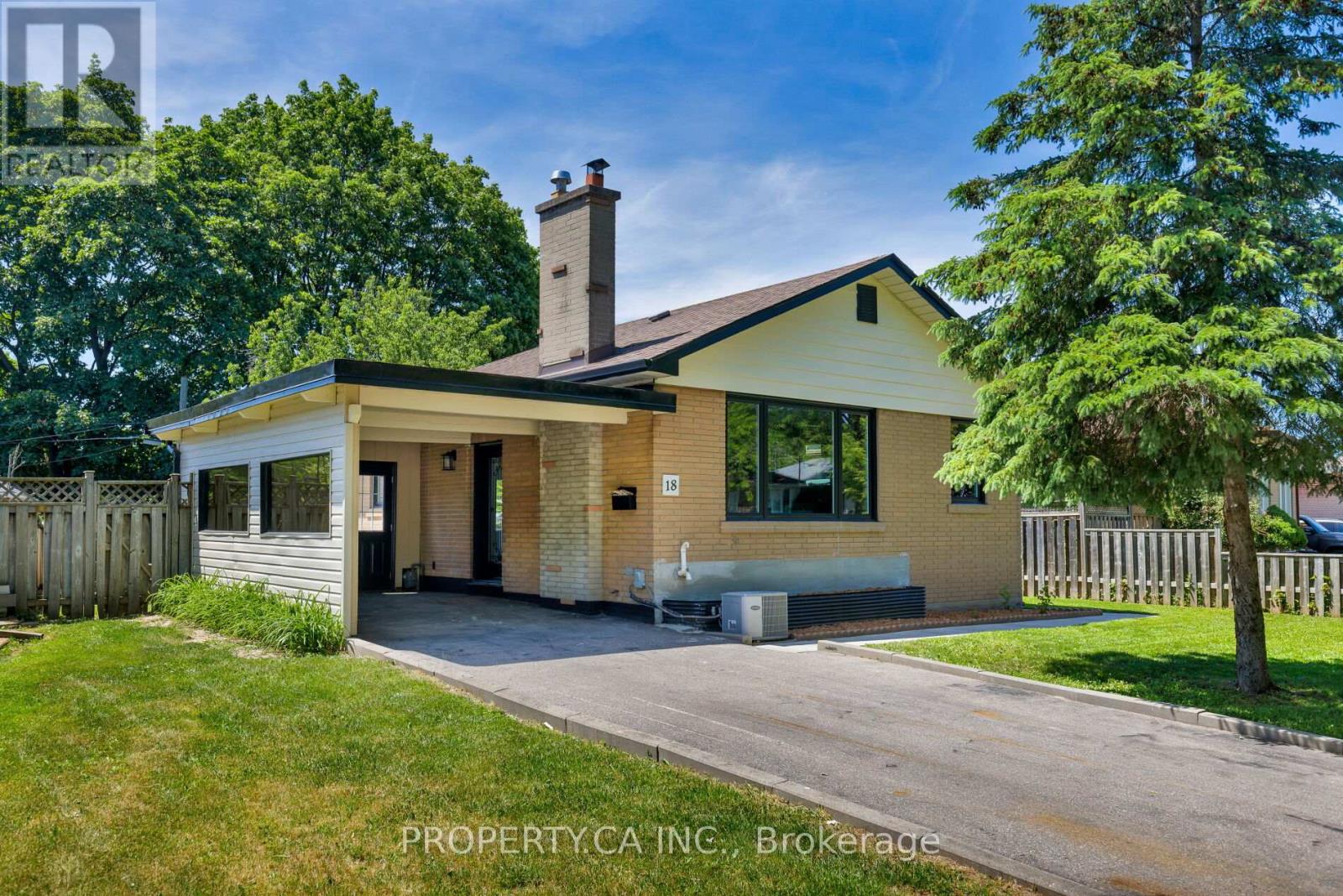 <div class="slider-price">$935,000</div><p>18 Alhart Drive, Toronto, Ontario</p>