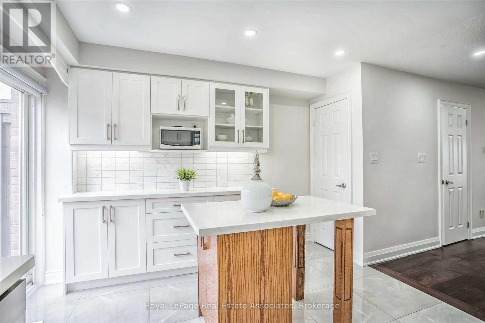 7153 Fairmeadow Crescent, Mississauga, Ontario  L5N 8R7 - Photo 16 - W13699340