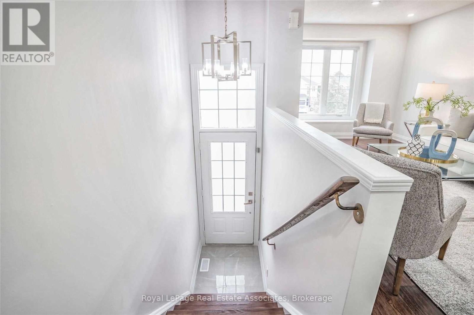 7153 Fairmeadow Crescent, Mississauga, Ontario  L5N 8R7 - Photo 3 - W13699340