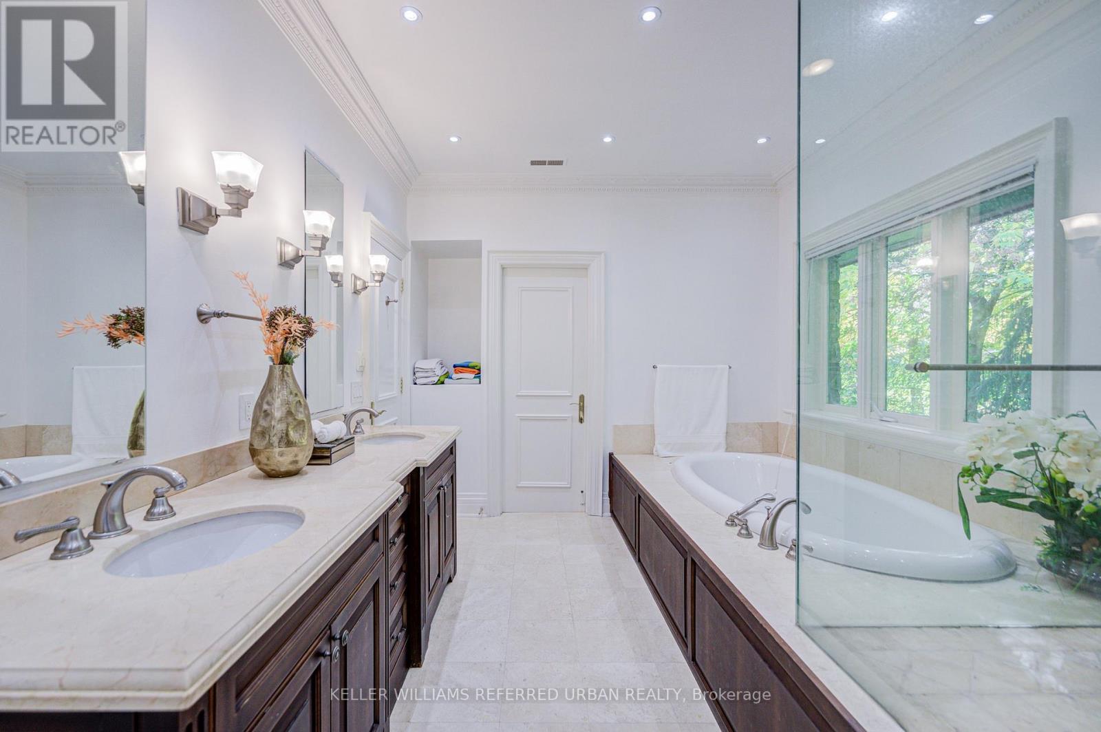 7 Legacy Court, Toronto, Ontario  M2L 2Y7 - Photo 21 - C13092240