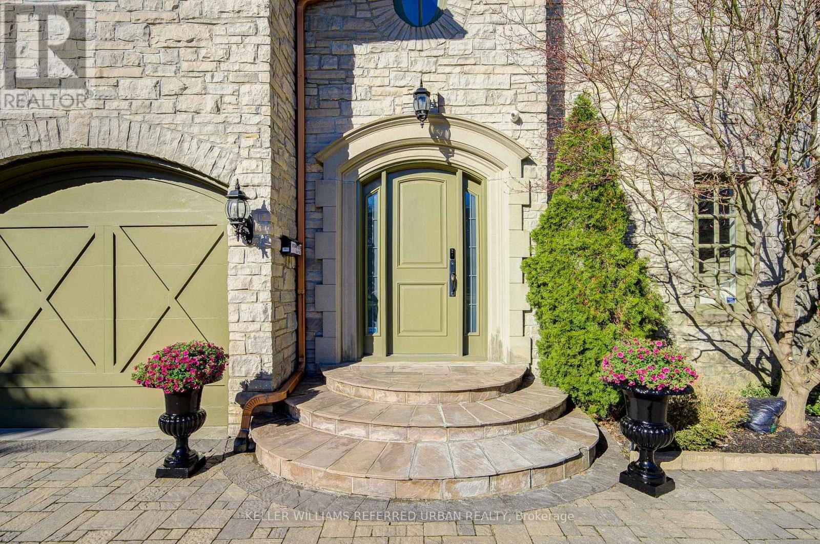 7 Legacy Court, Toronto, Ontario  M2L 2Y7 - Photo 3 - C13092240