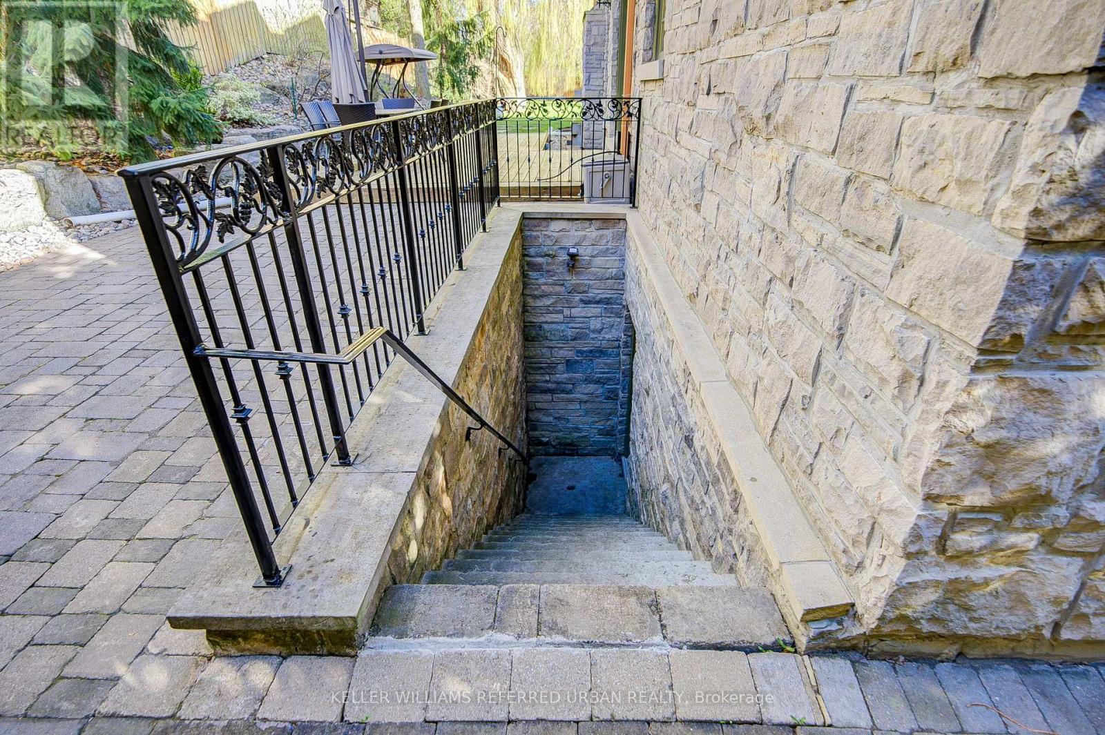 7 Legacy Court, Toronto, Ontario  M2L 2Y7 - Photo 37 - C13092240