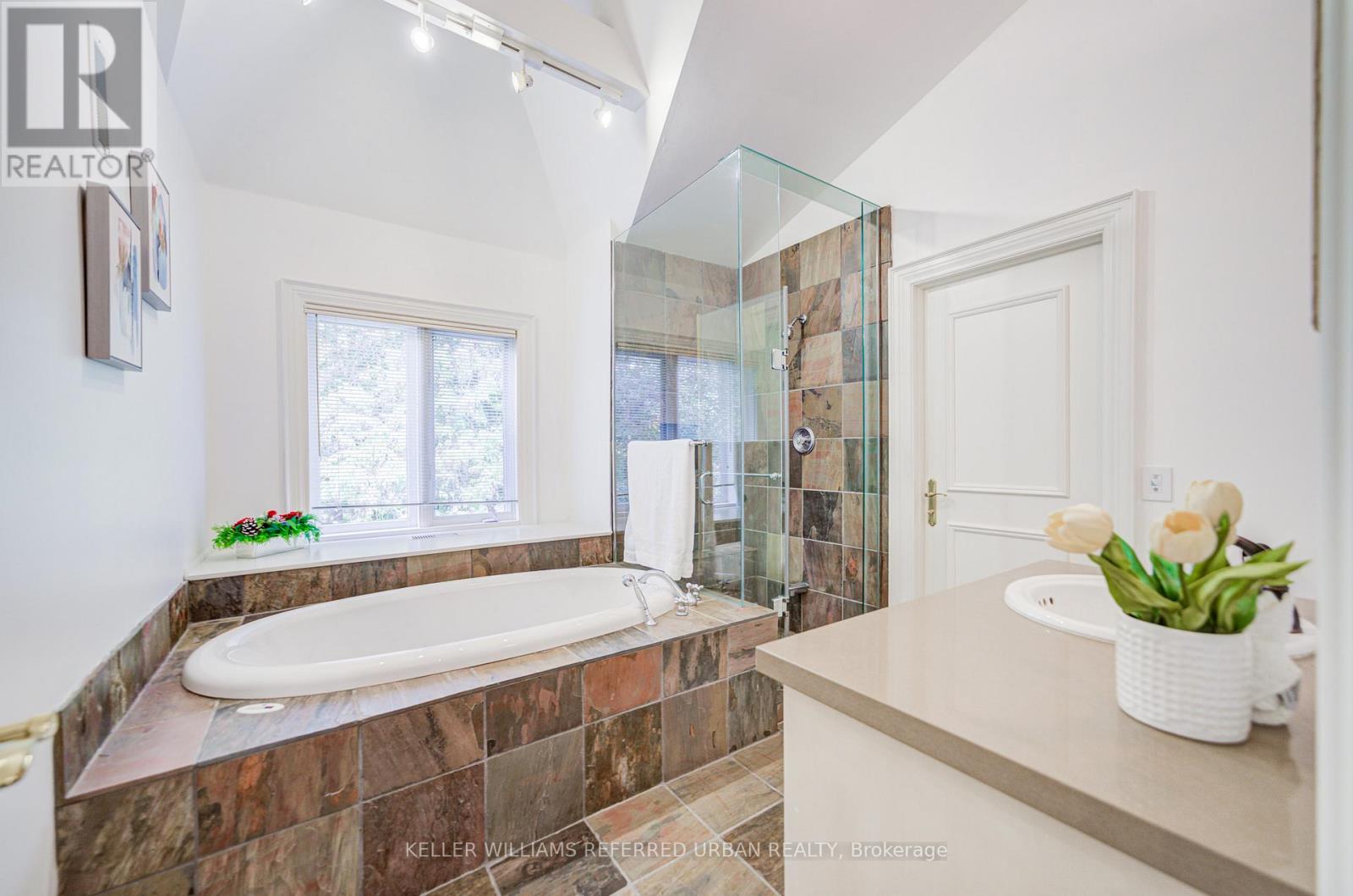 7 Legacy Court, Toronto, Ontario  M2L 2Y7 - Photo 30 - C13092240