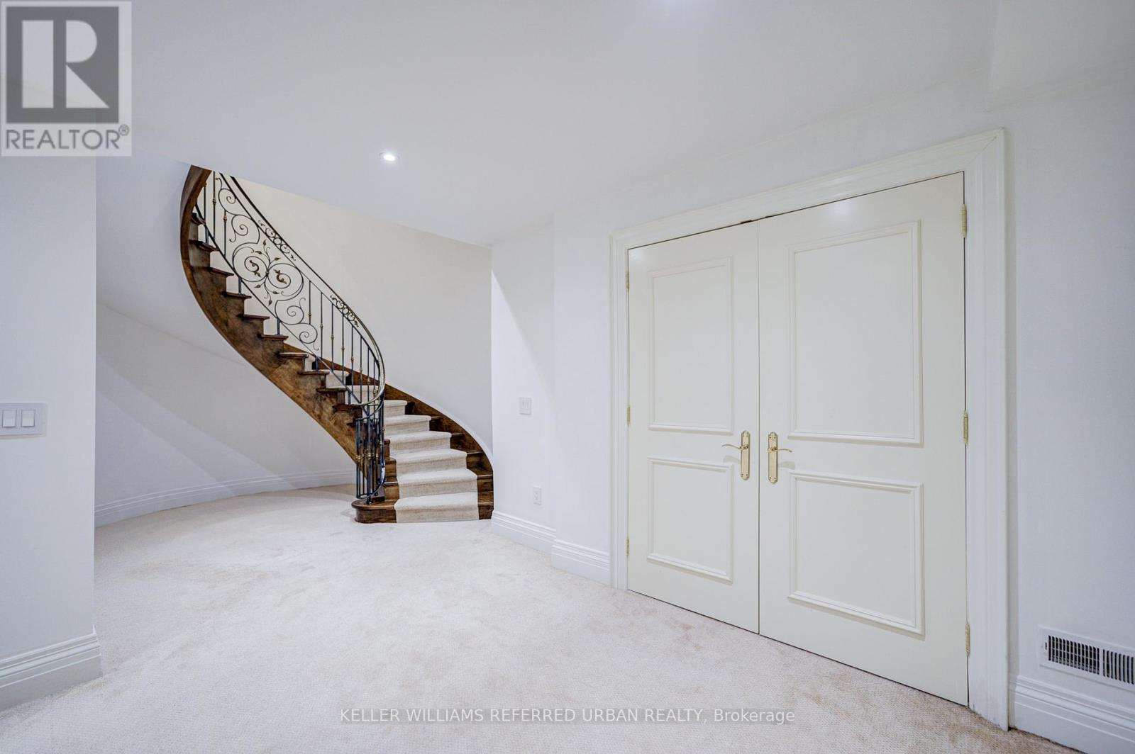 7 Legacy Court, Toronto, Ontario  M2L 2Y7 - Photo 32 - C13092240