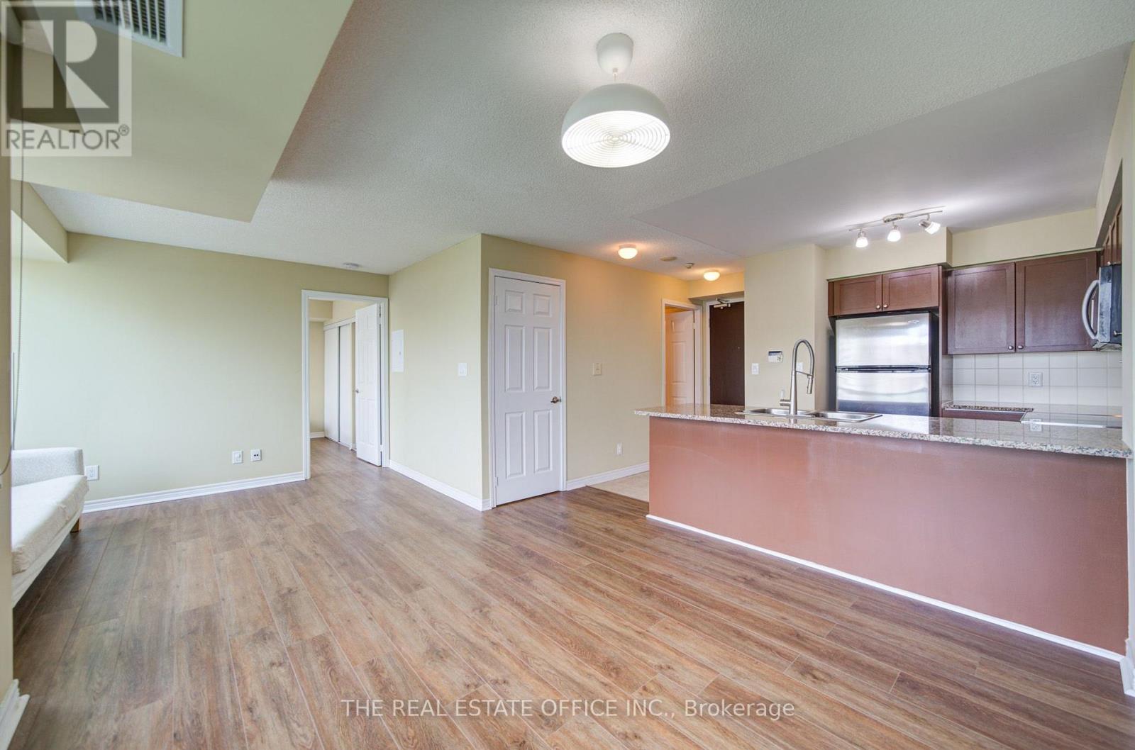 1502 - 208 Enfield Place, Mississauga, Ontario  L5B 0B8 - Photo 8 - W13536226