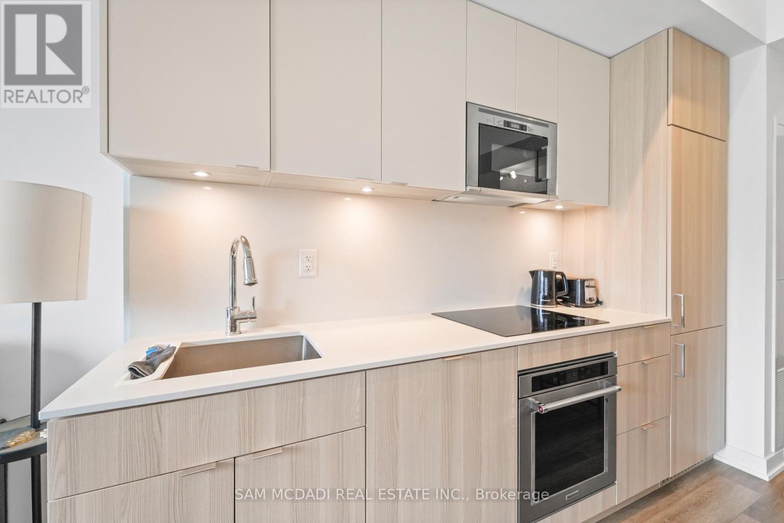 304 - 220 Missinnihe Way, Mississauga, Ontario  L5H 0A9 - Photo 11 - W13697222