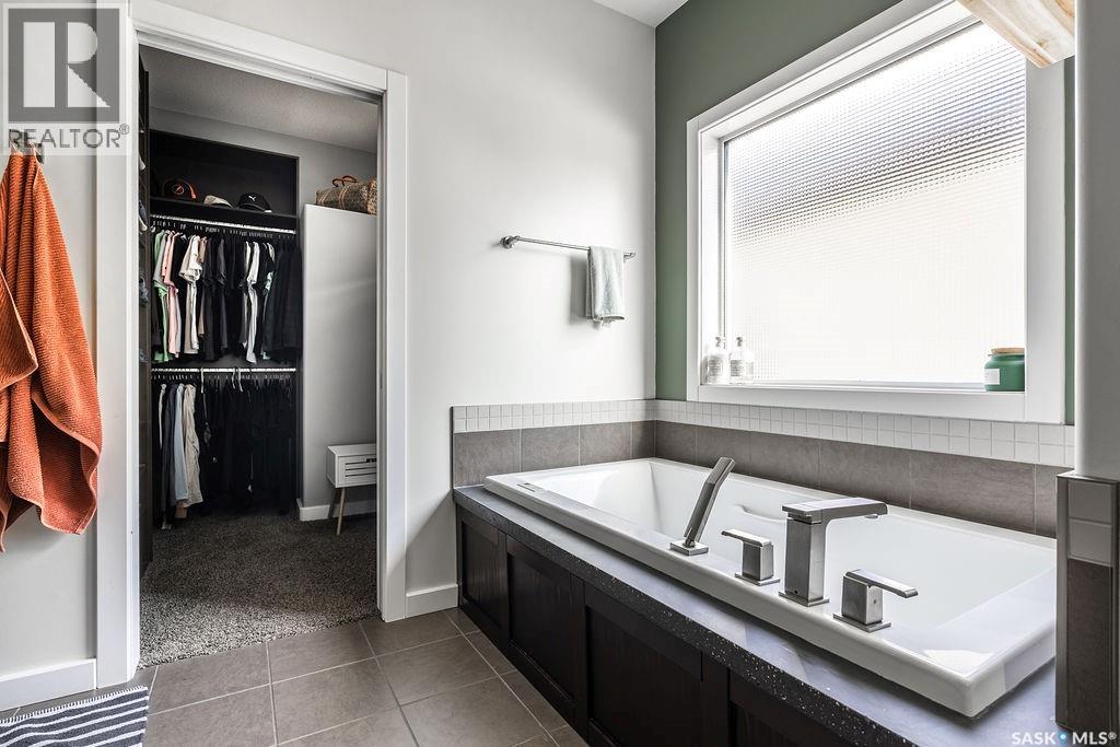410 Willowgrove Crescent, Saskatoon, Saskatchewan  S7W 0A7 - Photo 24 - SK046274