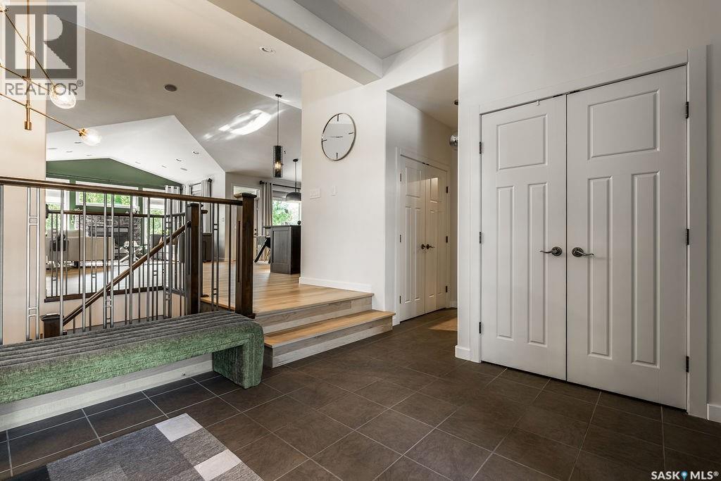 410 Willowgrove Crescent, Saskatoon, Saskatchewan  S7W 0A7 - Photo 3 - SK046274