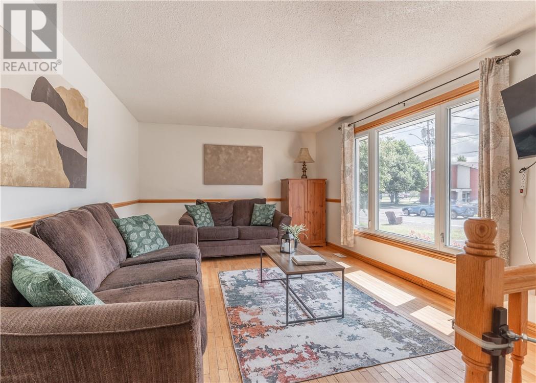 162 Lapointe Street, Sudbury, Ontario  P3P 1K7 - Photo 2 - 2129934