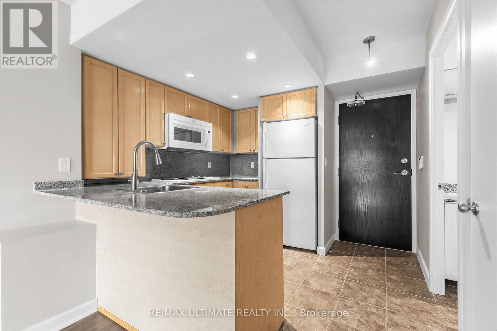 1508 - 8 Park Road, Toronto, Ontario  M4W 3S5 - Photo 3 - C13699358