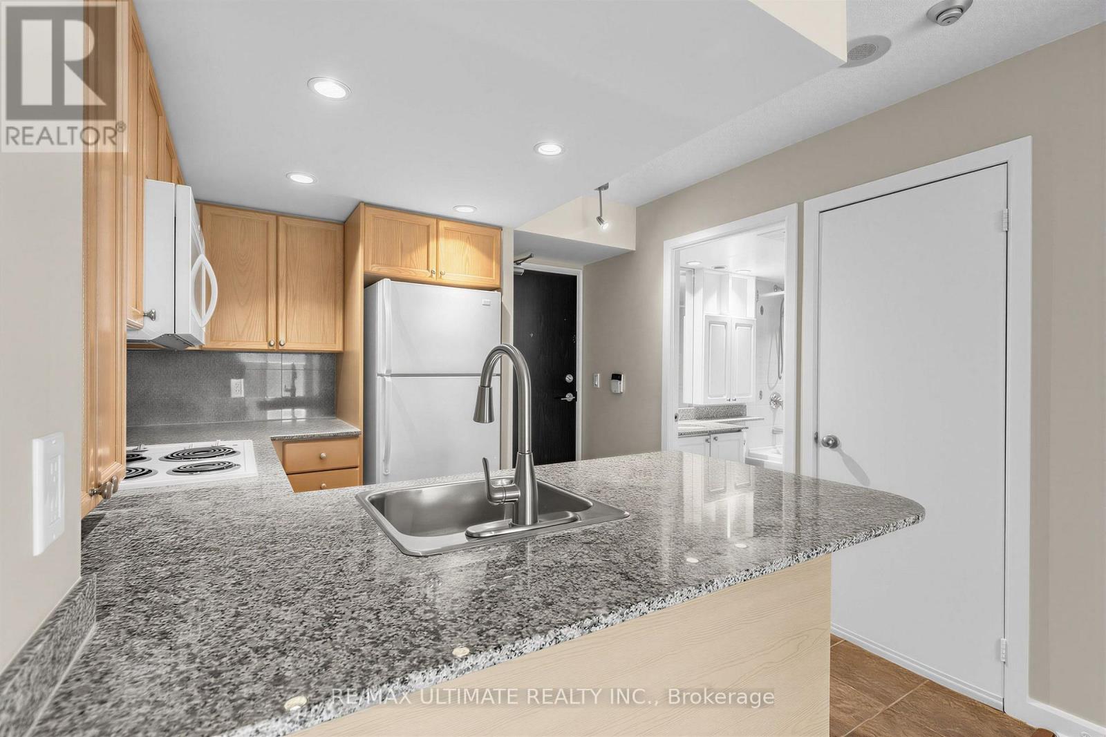 1508 - 8 Park Road, Toronto, Ontario  M4W 3S5 - Photo 7 - C13699358
