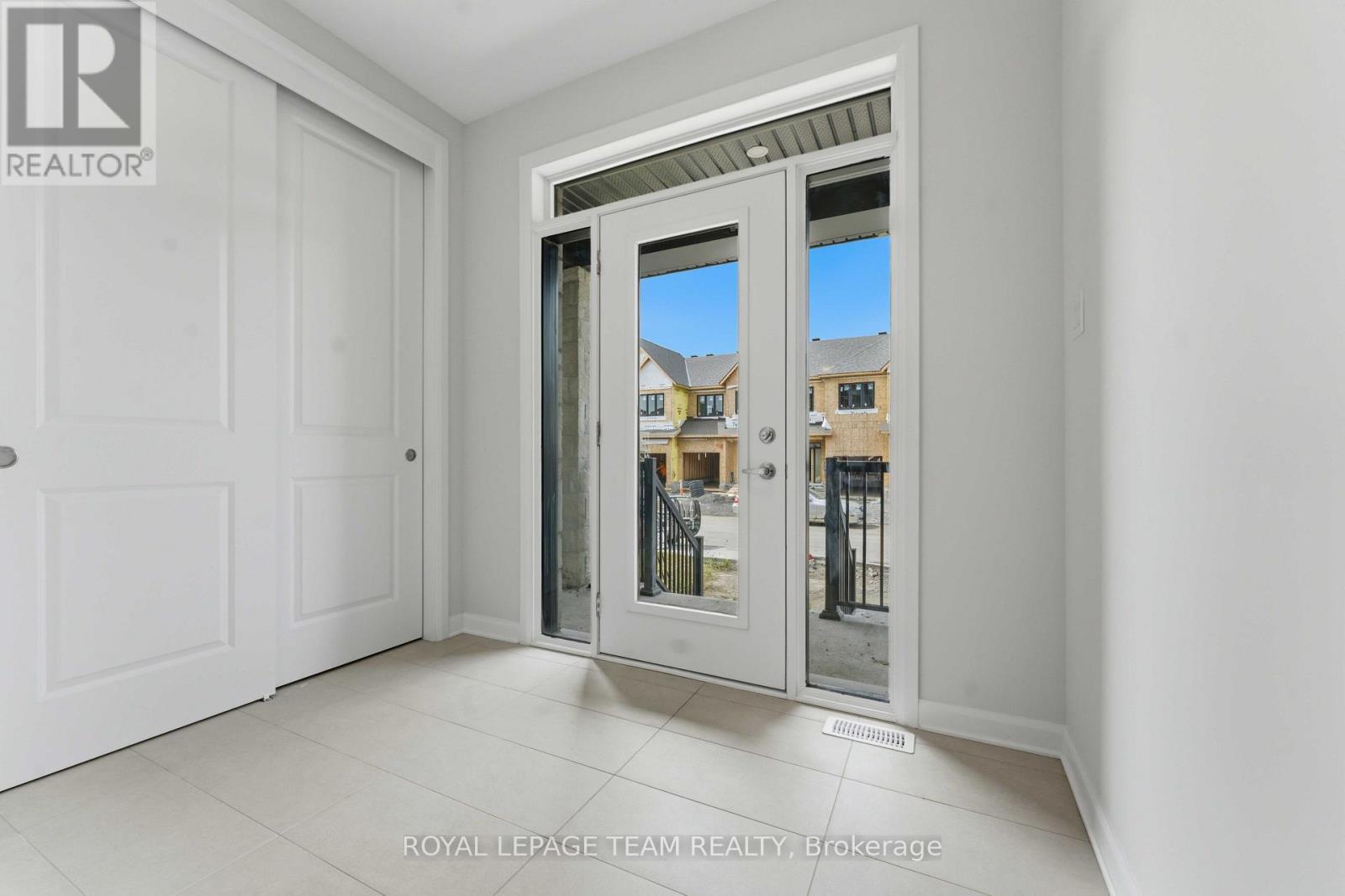 920 Locomotion Lane, Ottawa, Ontario  K2V 0V3 - Photo 3 - X12421930
