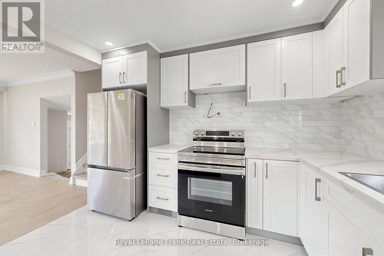 344 Rossland Road E, Oshawa, Ontario  L1G 2X1 - Photo 11 - E13699676
