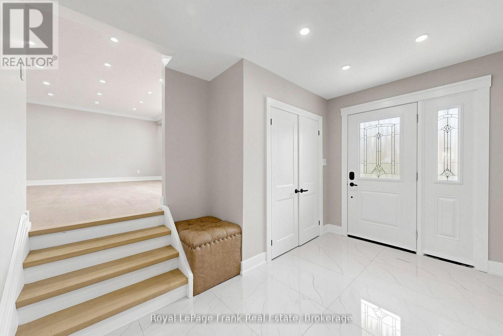 344 Rossland Road E, Oshawa, Ontario  L1G 2X1 - Photo 2 - E13699676