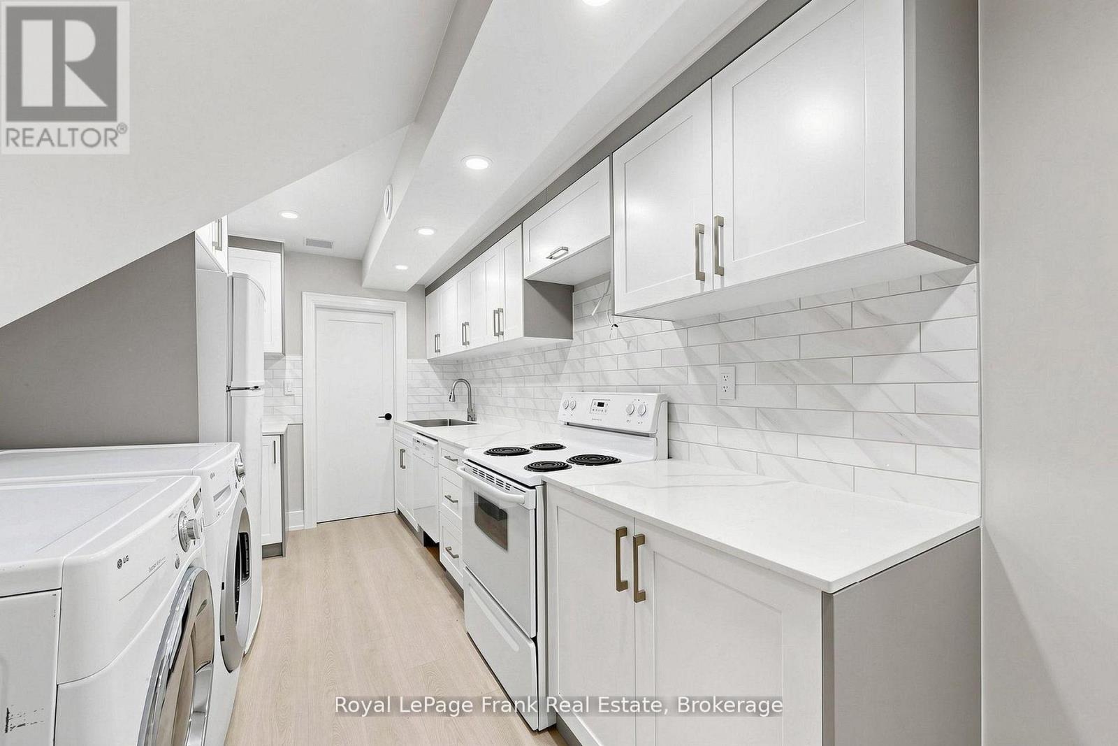 344 Rossland Road E, Oshawa, Ontario  L1G 2X1 - Photo 38 - E13699676