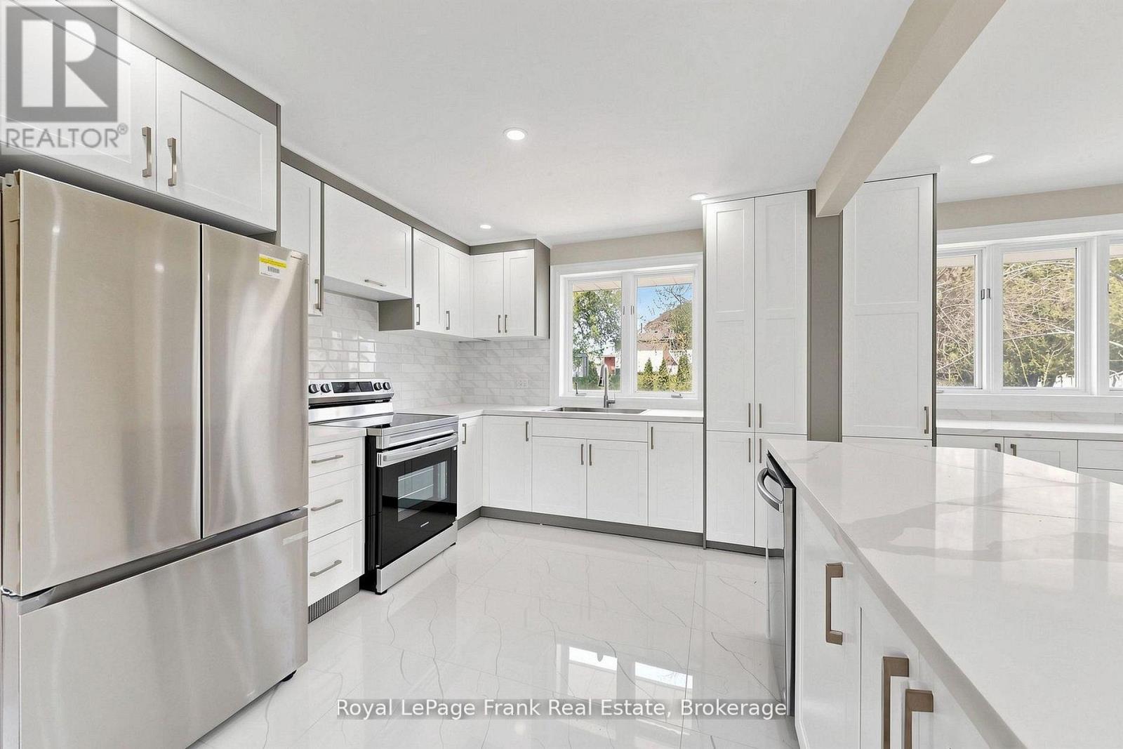 344 Rossland Road E, Oshawa, Ontario  L1G 2X1 - Photo 8 - E13699676