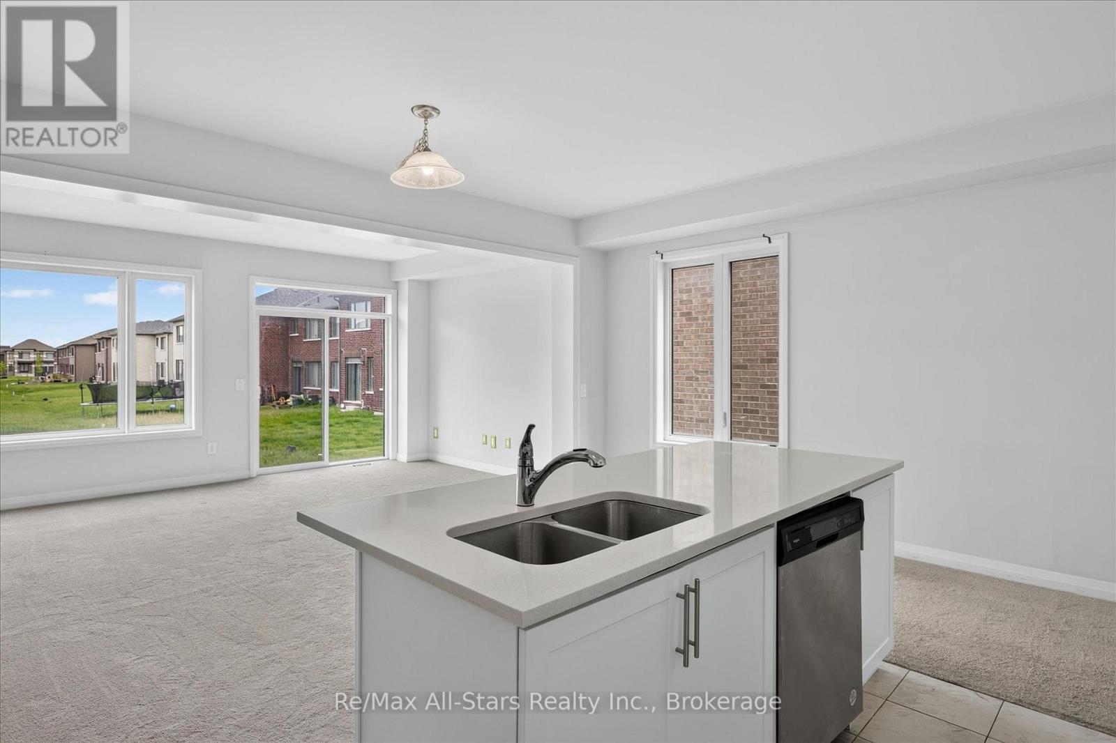 62 Corley Street, Kawartha Lakes, Ontario  K9V 6C2 - Photo 9 - X13699502