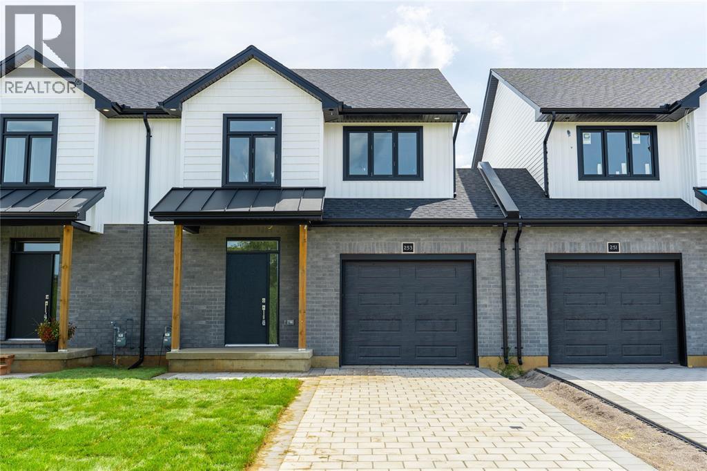 253 MCTAVISH STREET,Strathroy,Ontario,N7G3K5,Canada