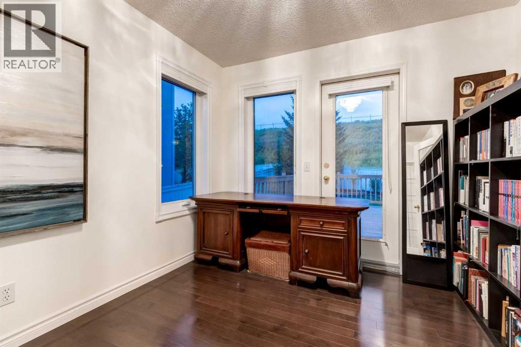 331 Sierra Madre Court SW, Calgary, Alberta  T3H 3G7 - Photo 14 - A2338758
