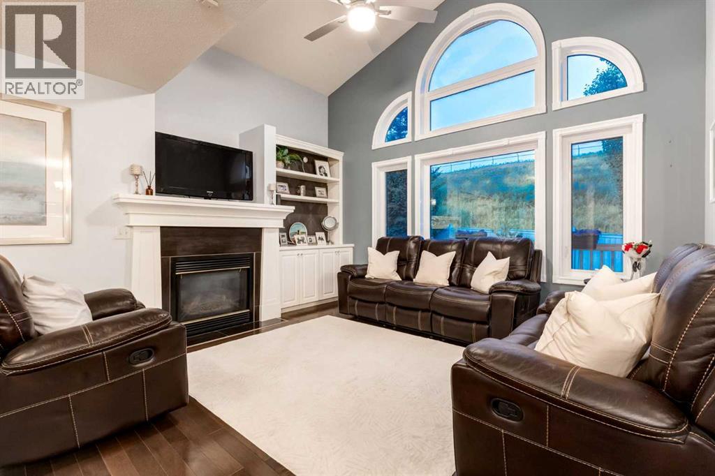 331 Sierra Madre Court SW, Calgary, Alberta  T3H 3G7 - Photo 11 - A2338758