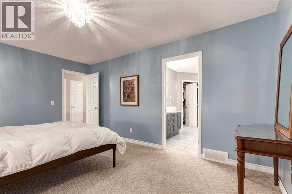 331 Sierra Madre Court SW, Calgary, Alberta  T3H 3G7 - Photo 20 - A2338758