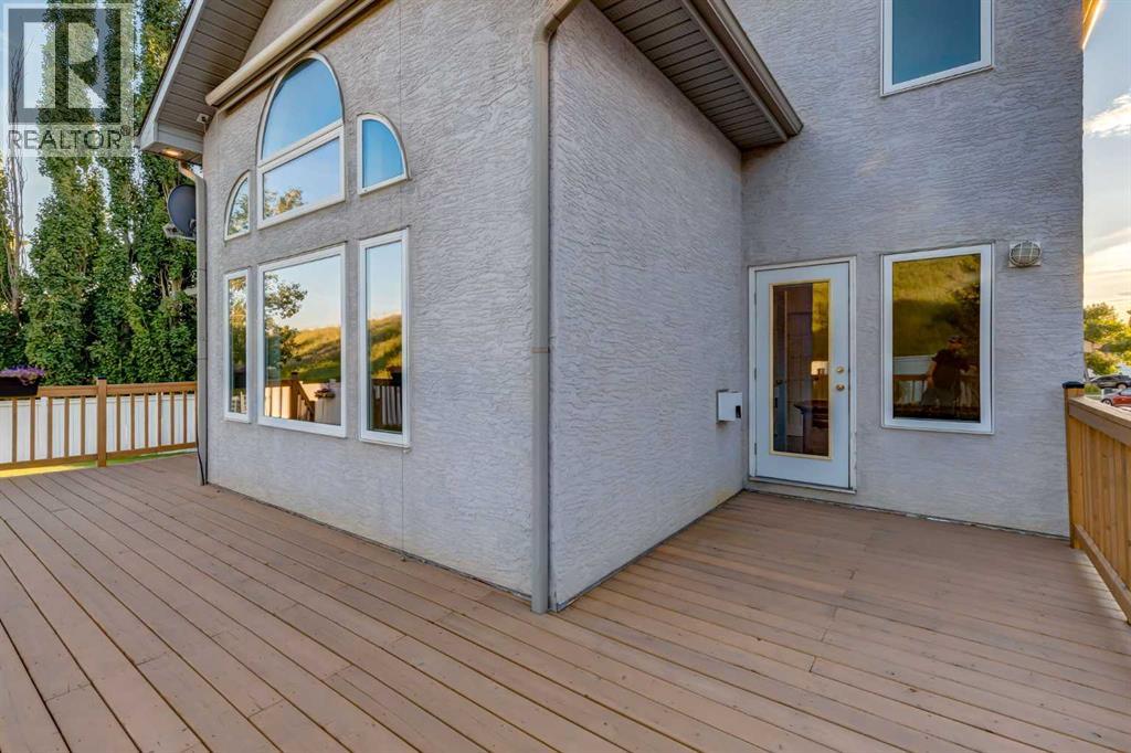 331 Sierra Madre Court SW, Calgary, Alberta  T3H 3G7 - Photo 39 - A2338758