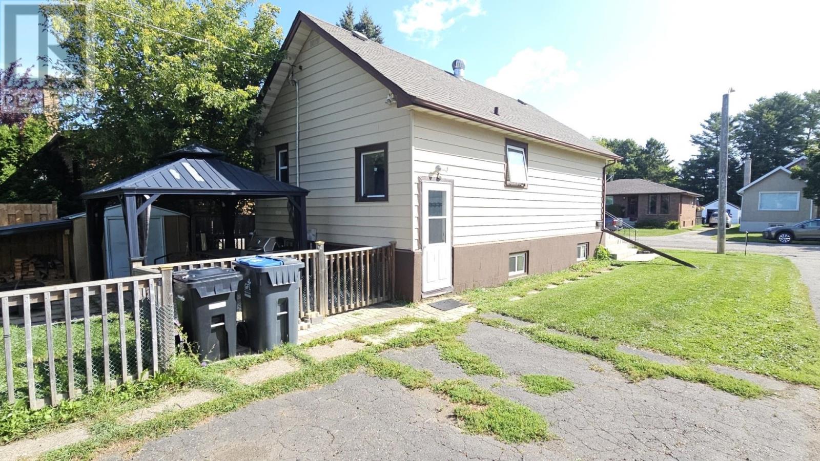 1121 Centre Ave, Thunder Bay, Ontario  P7E 2X6 - Photo 32 - TB2602429