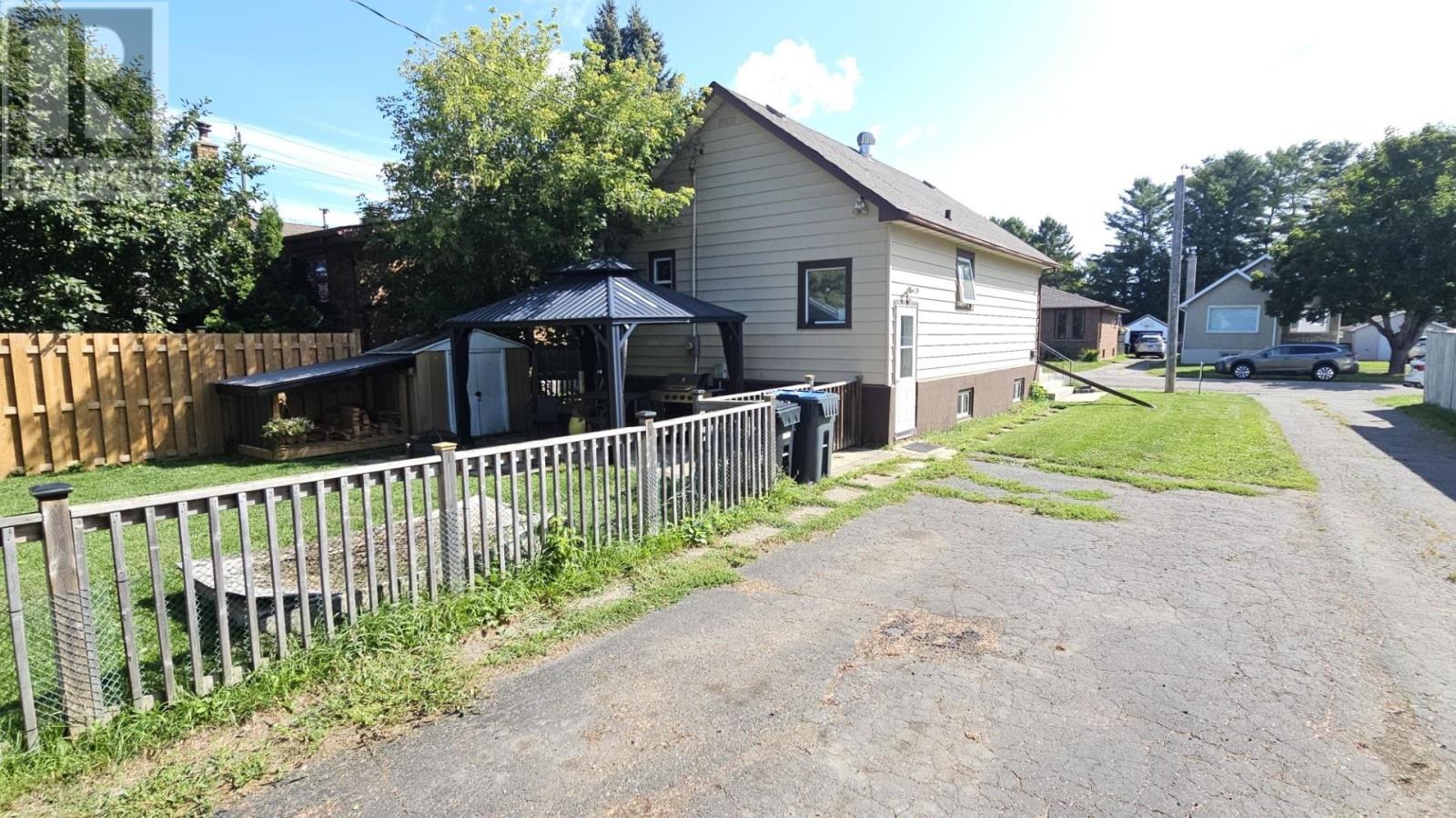 1121 Centre Ave, Thunder Bay, Ontario  P7E 2X6 - Photo 38 - TB2602429