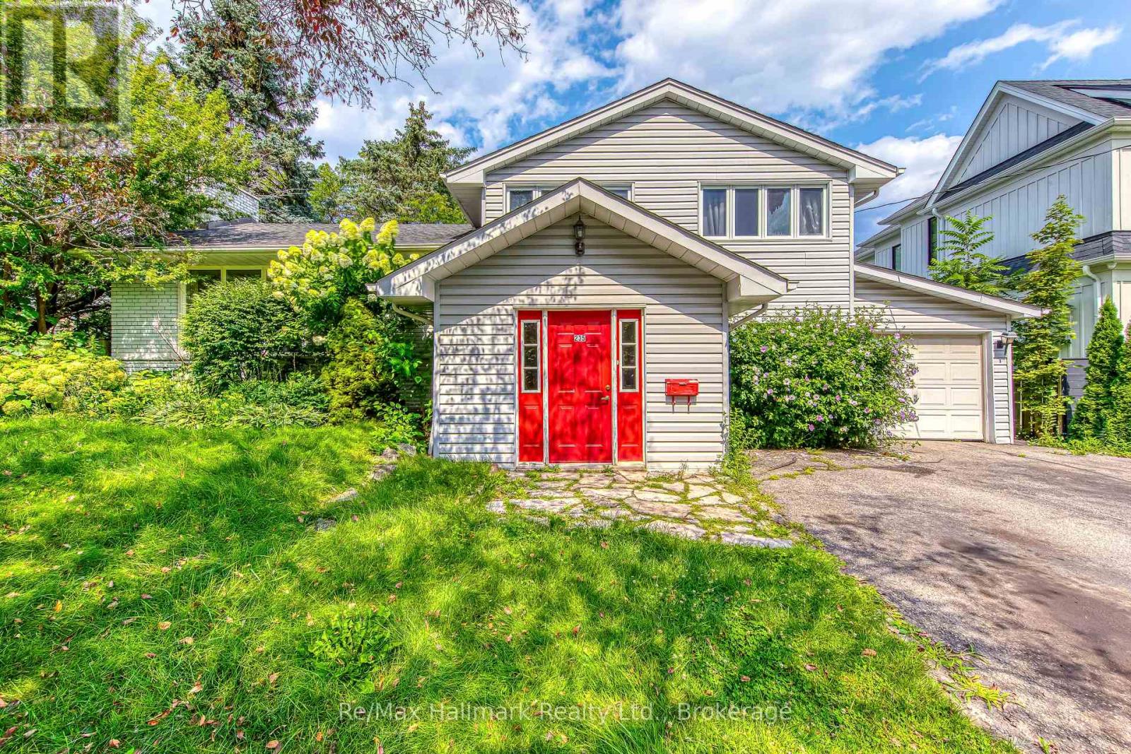 235 Tweedsdale Crescent, Oakville, Ontario  L6L 4P8 - Photo 2 - W13699396