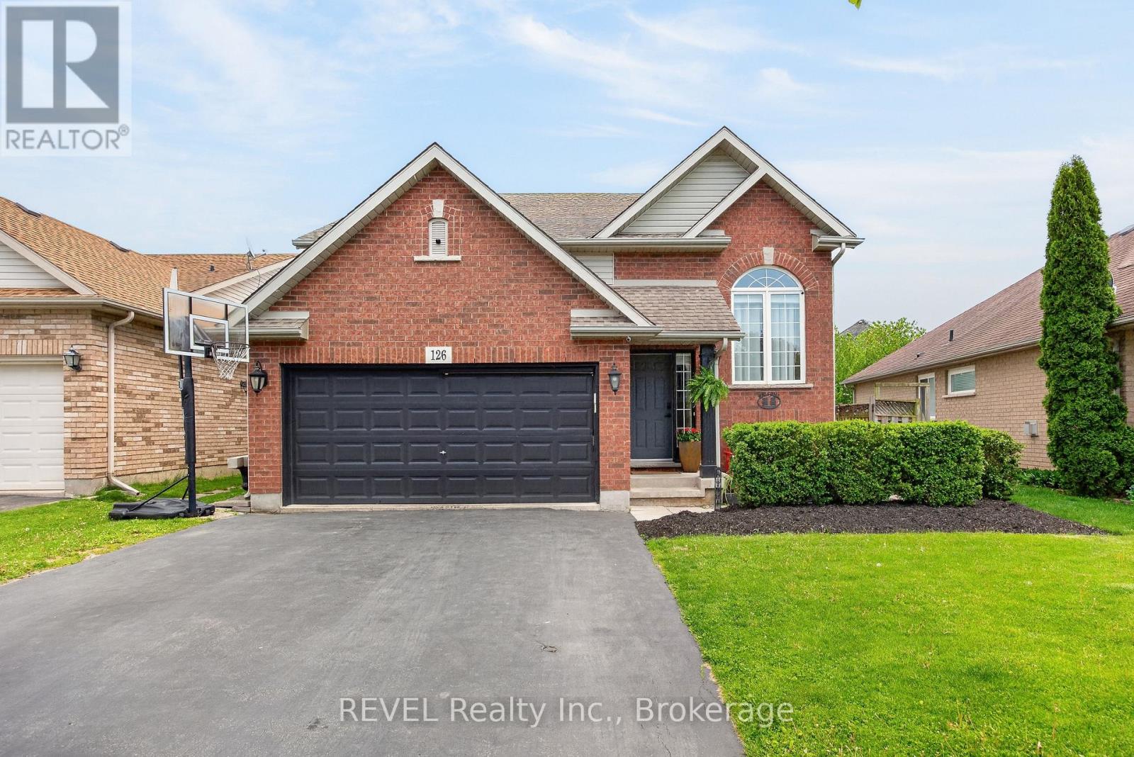 126 Westland Street, St. Catharines, Ontario  L2S 4E2 - Photo 1 - X13699600