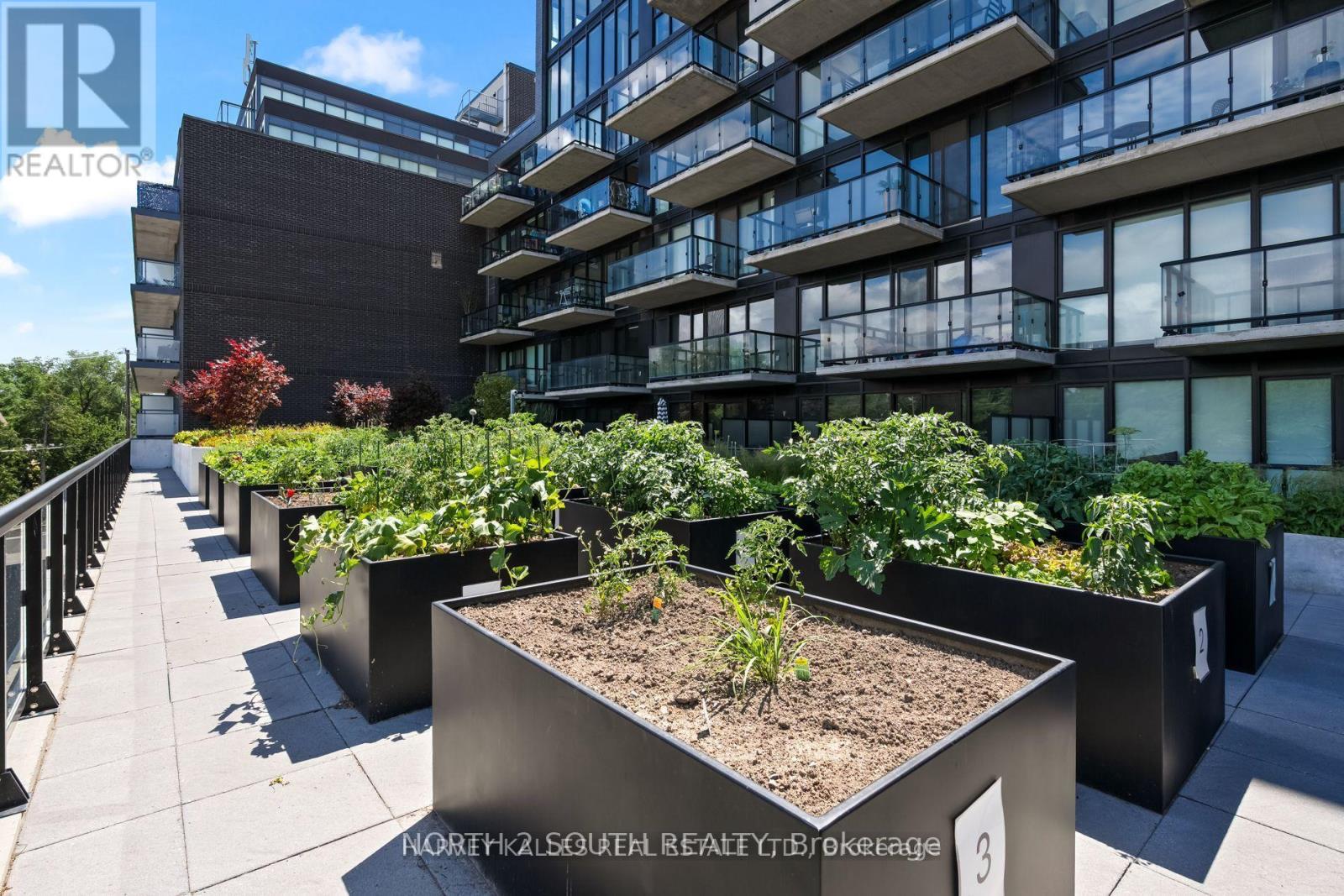 717 - 7 Smith Crescent, Toronto, Ontario  M8Z 0G3 - Photo 37 - W13691078