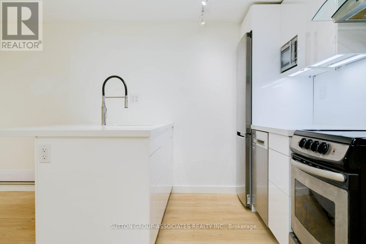Lower - 477 Brunswick Avenue, Toronto, Ontario M5R 2Z6 - Photo 2 - C13699512