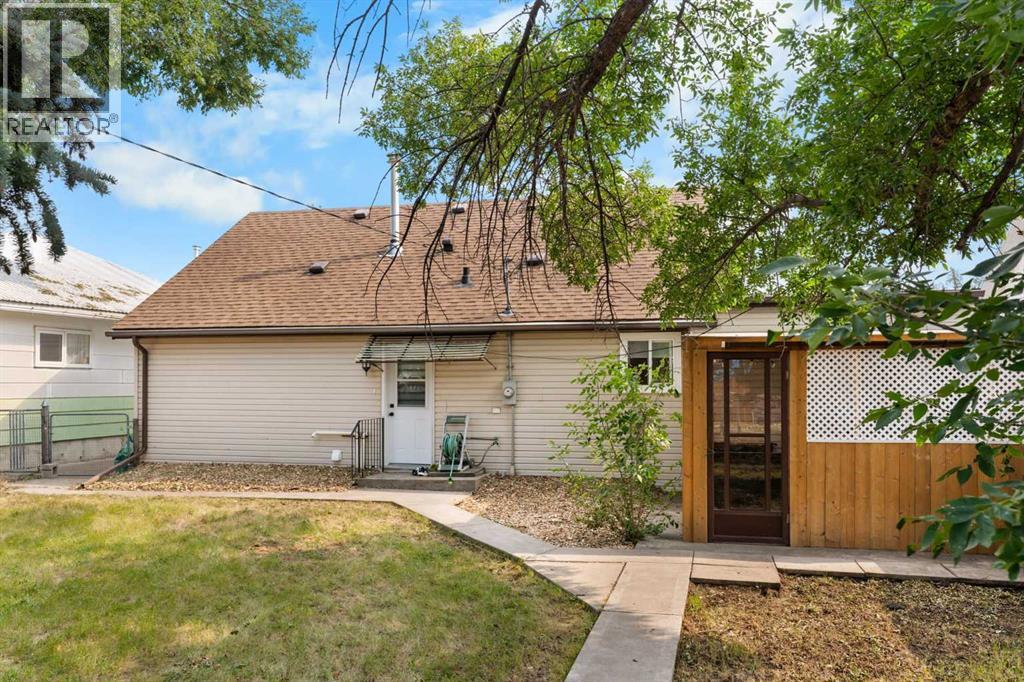 222 45 Avenue W, Claresholm, Alberta  T0L 0T0 - Photo 42 - A2337435