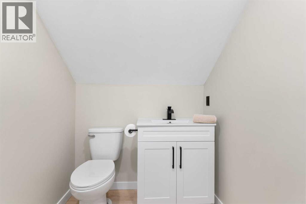 222 45 Avenue W, Claresholm, Alberta  T0L 0T0 - Photo 32 - A2337435