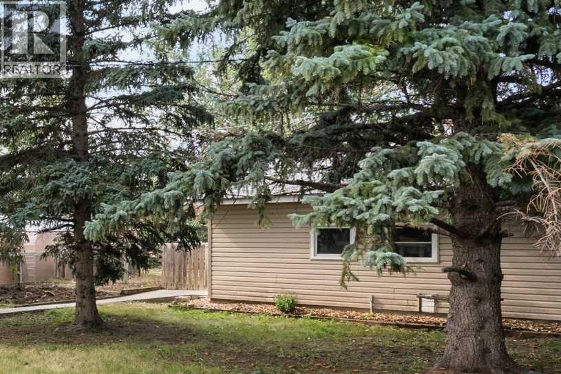 222 45 Avenue W, Claresholm, Alberta  T0L 0T0 - Photo 11 - A2337435