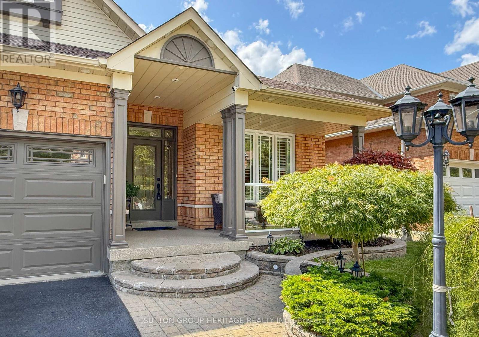 1870 Falconwood Way, Pickering, Ontario  L1V 7C3 - Photo 2 - E13699452