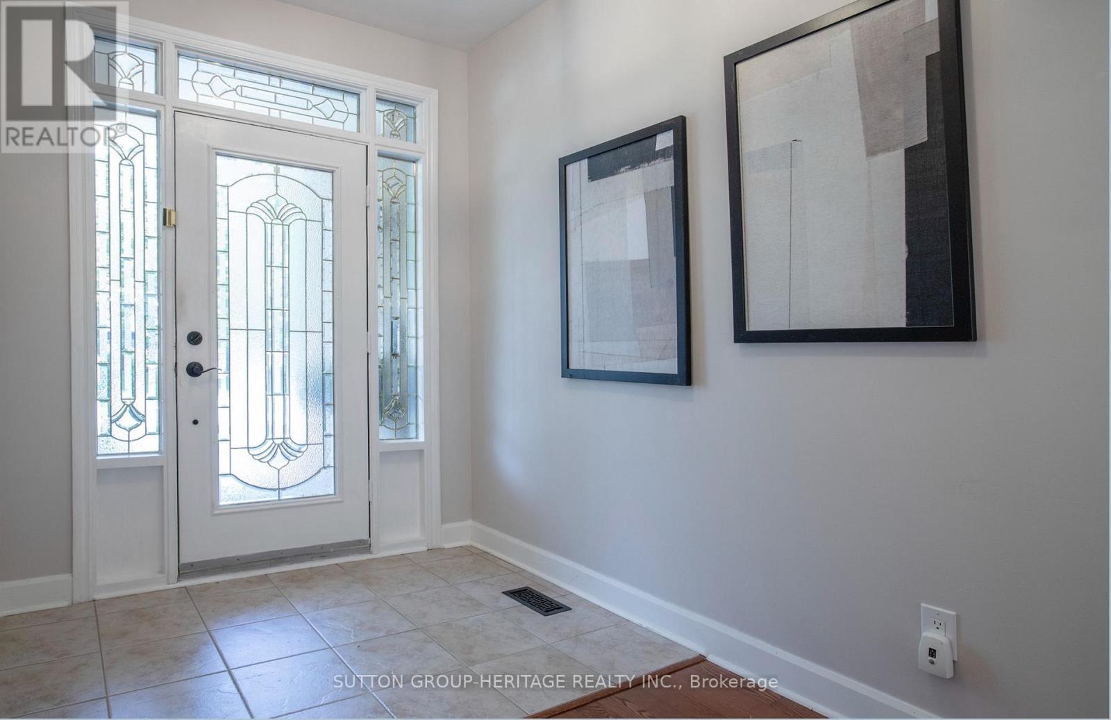 1870 Falconwood Way, Pickering, Ontario  L1V 7C3 - Photo 4 - E13699452