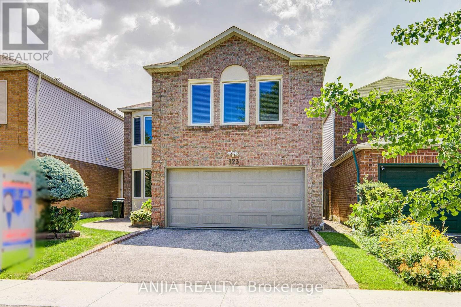 123 CHAPEL PARK SQUARE, Toronto, Ontario