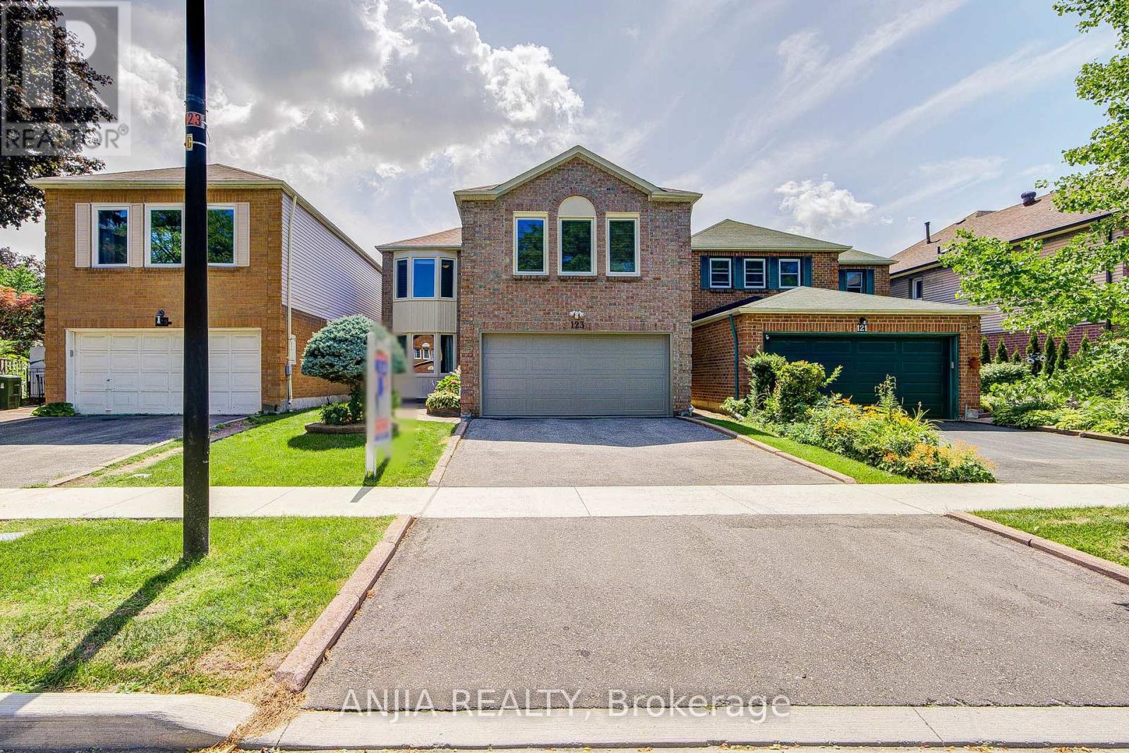 123 Chapel Park Square, Toronto, Ontario  M1V 2S3 - Photo 3 - E13699548