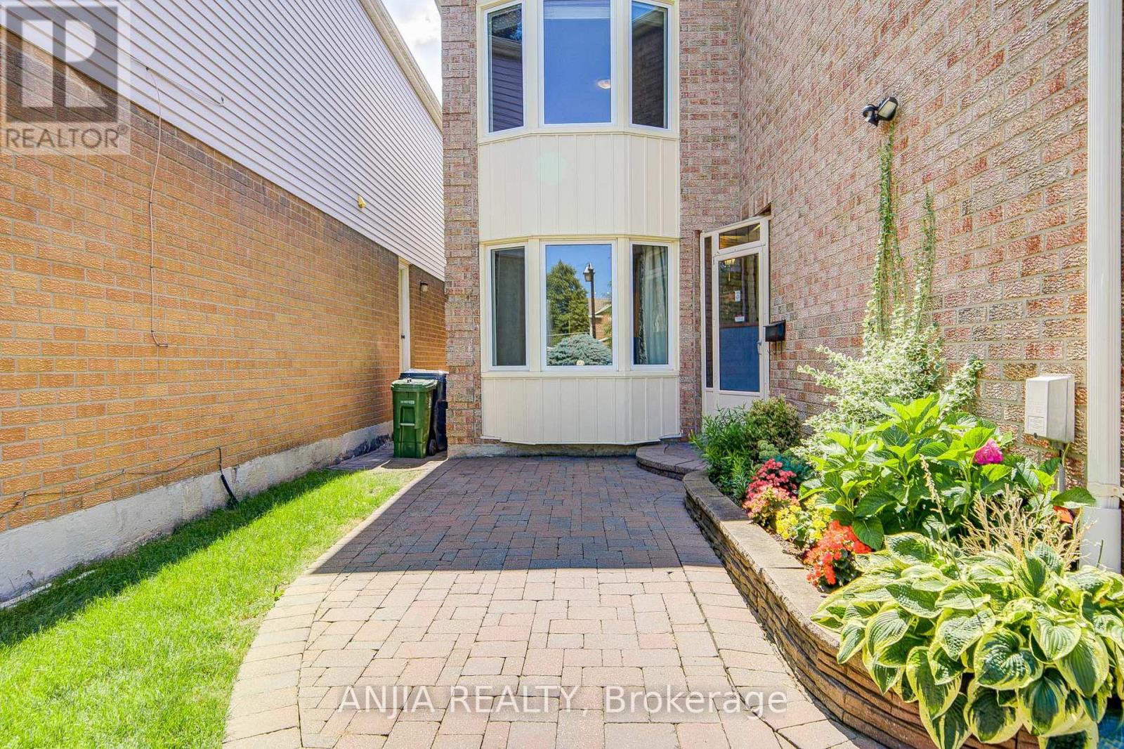 123 Chapel Park Square, Toronto, Ontario  M1V 2S3 - Photo 4 - E13699548