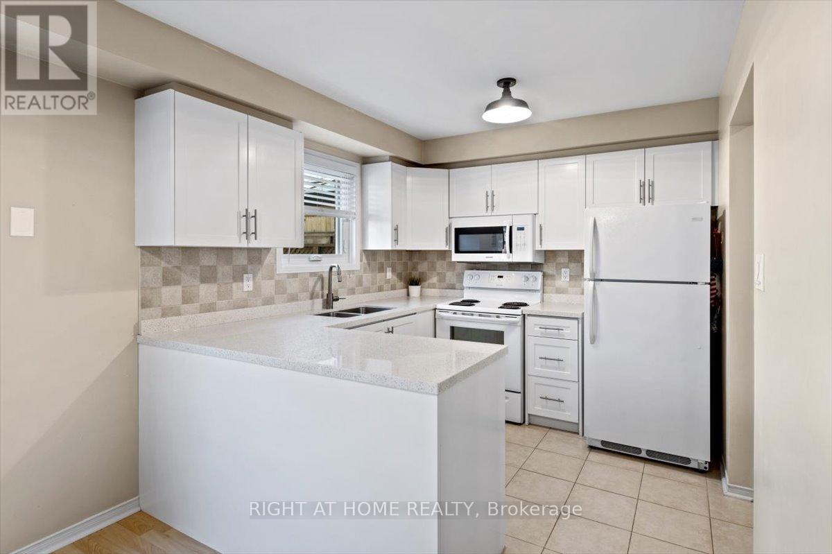 2252 Wildwood Crescent, Pickering, Ontario  L1X 2R7 - Photo 11 - E13699628