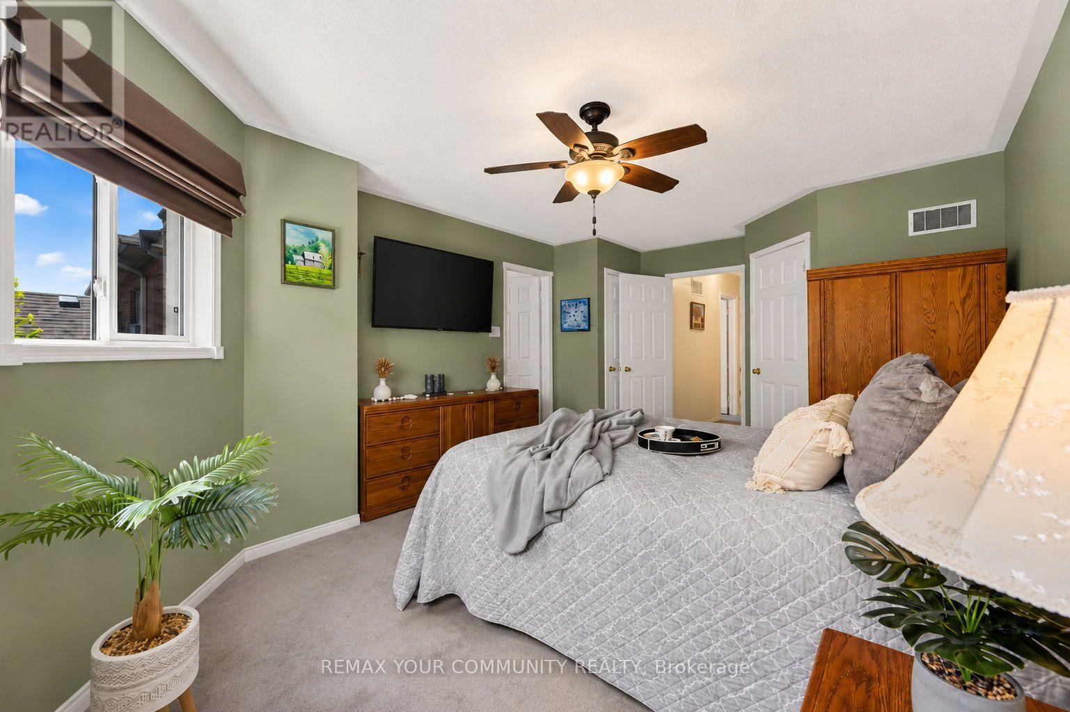 126 Woodroof Crescent, Aurora, Ontario  L4G 7H2 - Photo 24 - N13699478