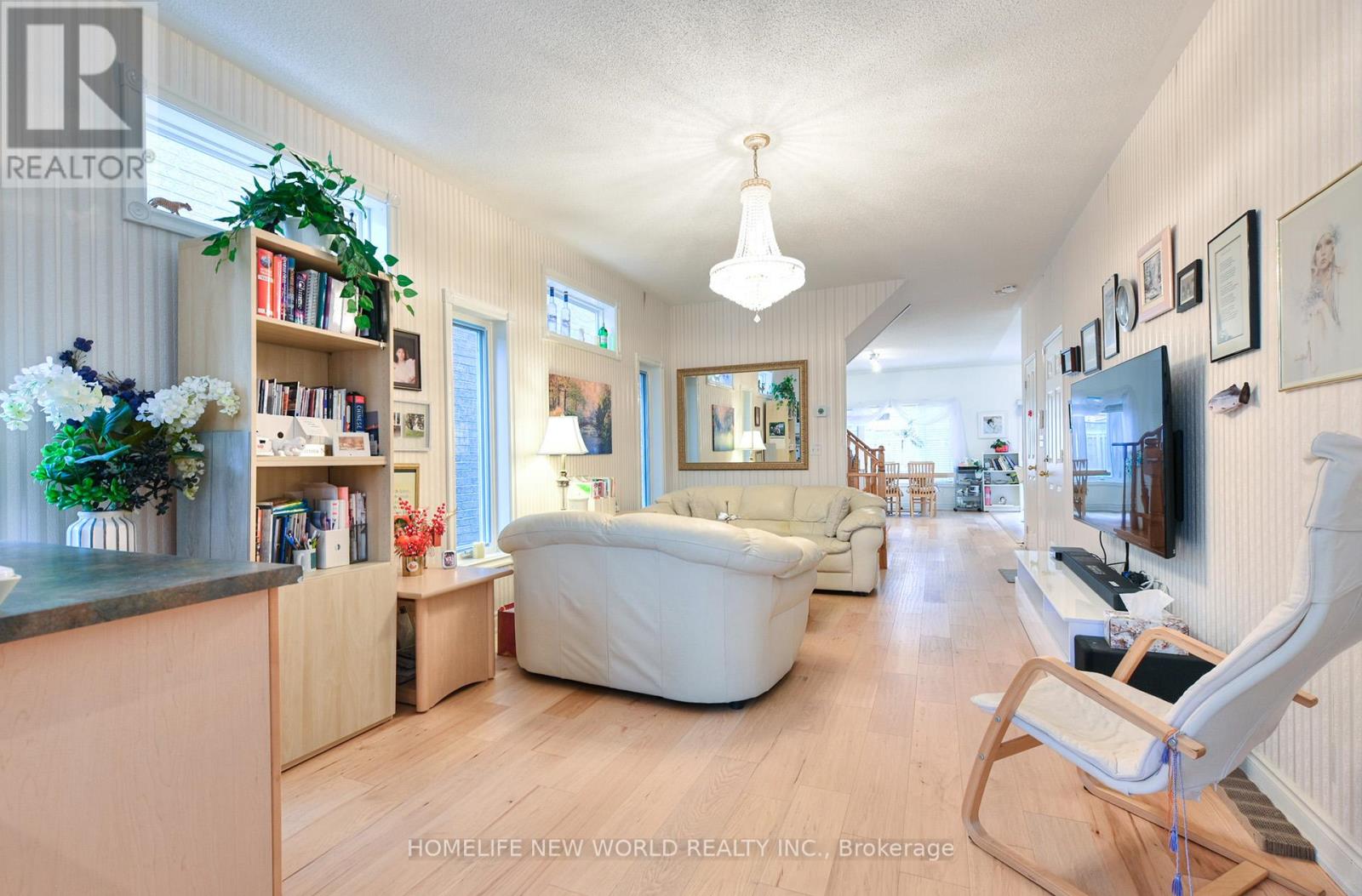7 Fairlawn Avenue, Markham, Ontario  L6C 2E7 - Photo 2 - N13699490