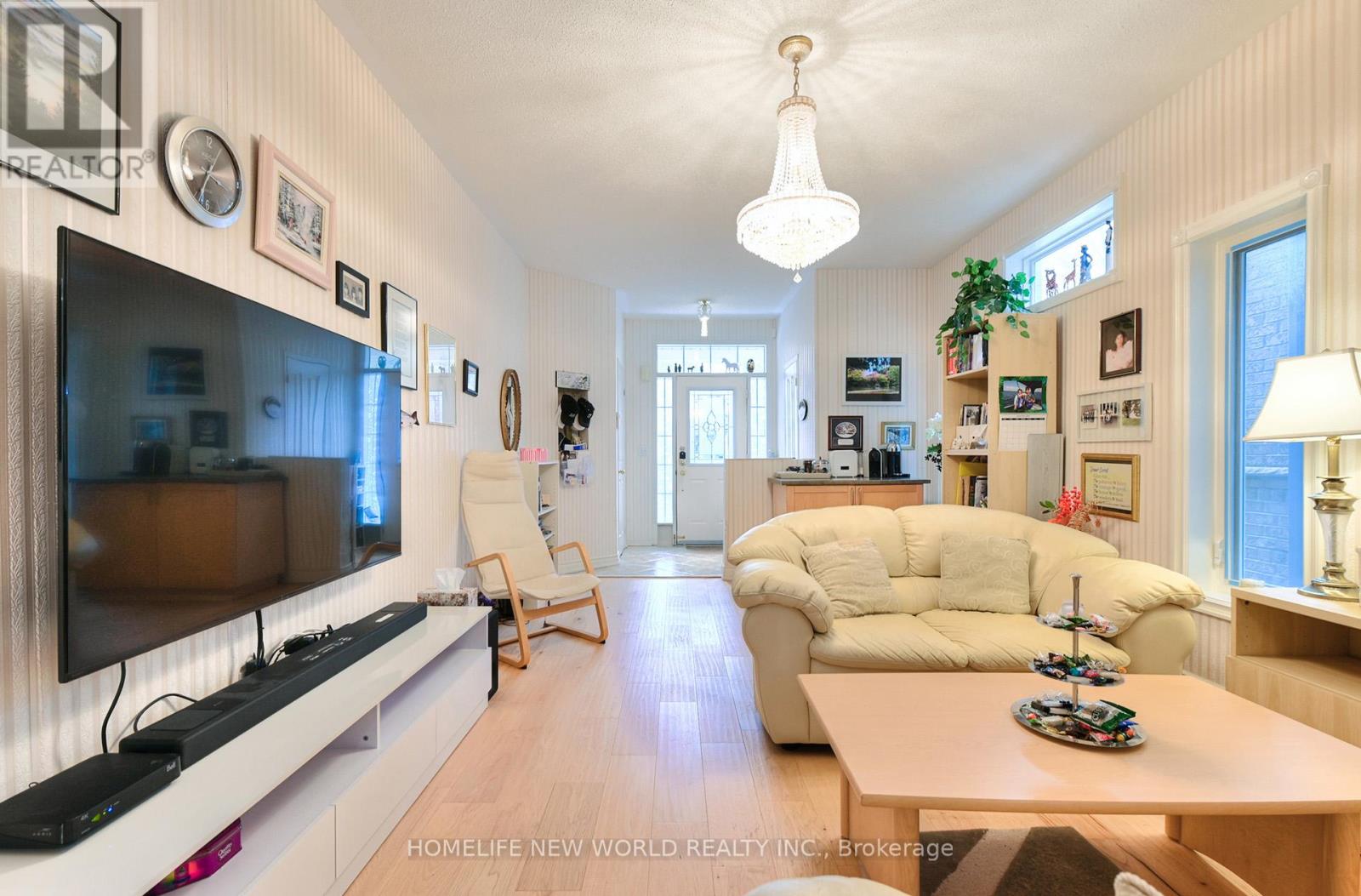 7 Fairlawn Avenue, Markham, Ontario  L6C 2E7 - Photo 4 - N13699490