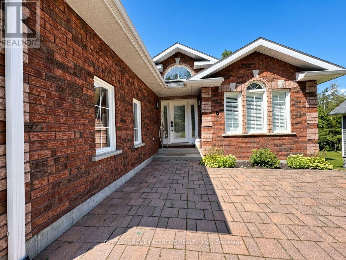 8 Alpine Way, Oro-Medonte, Ontario  L0L 2L0 - Photo 4 - S13699372