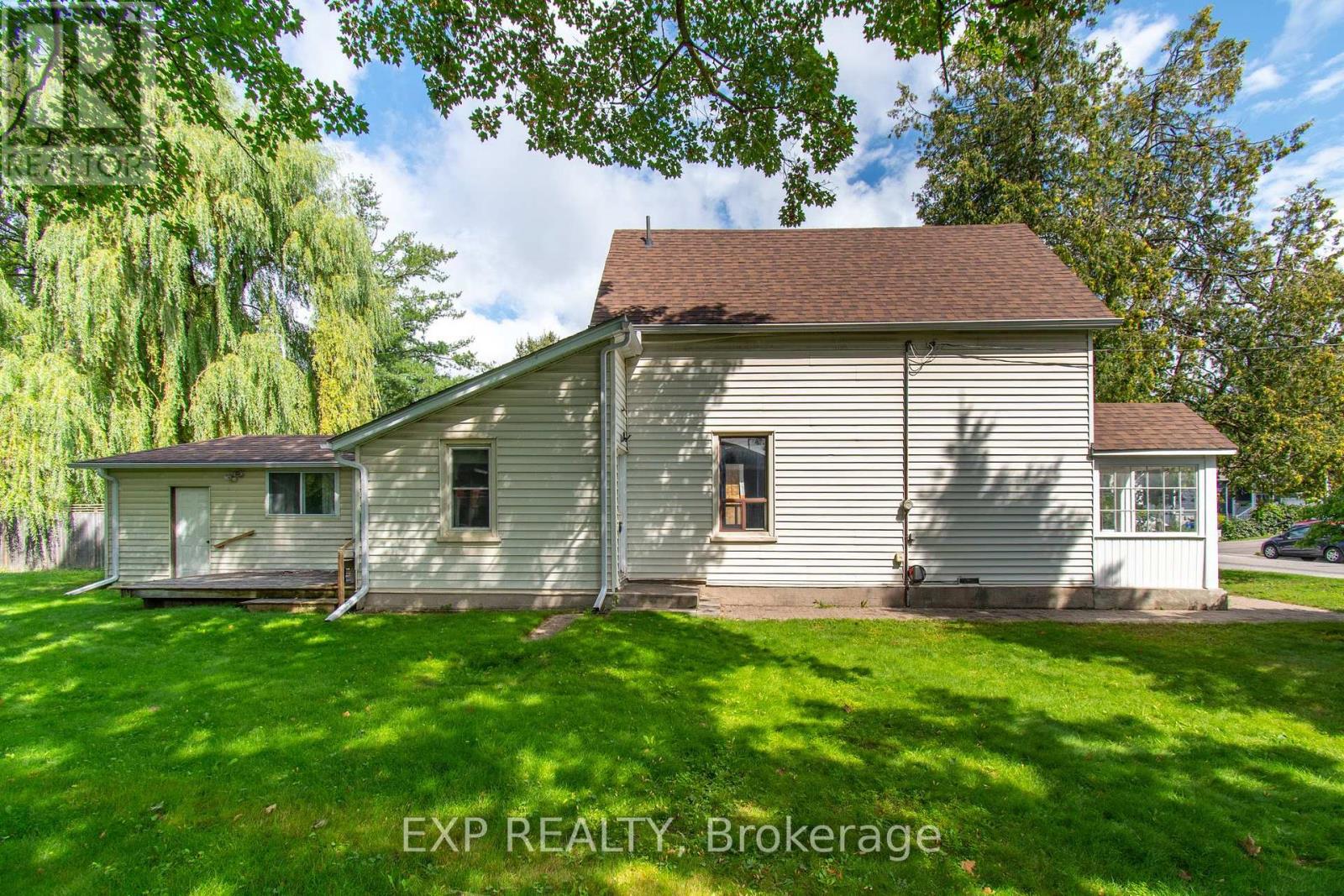 40 Marcus Street, Barrie, Ontario  L4N 3L8 - Photo 4 - S13699666