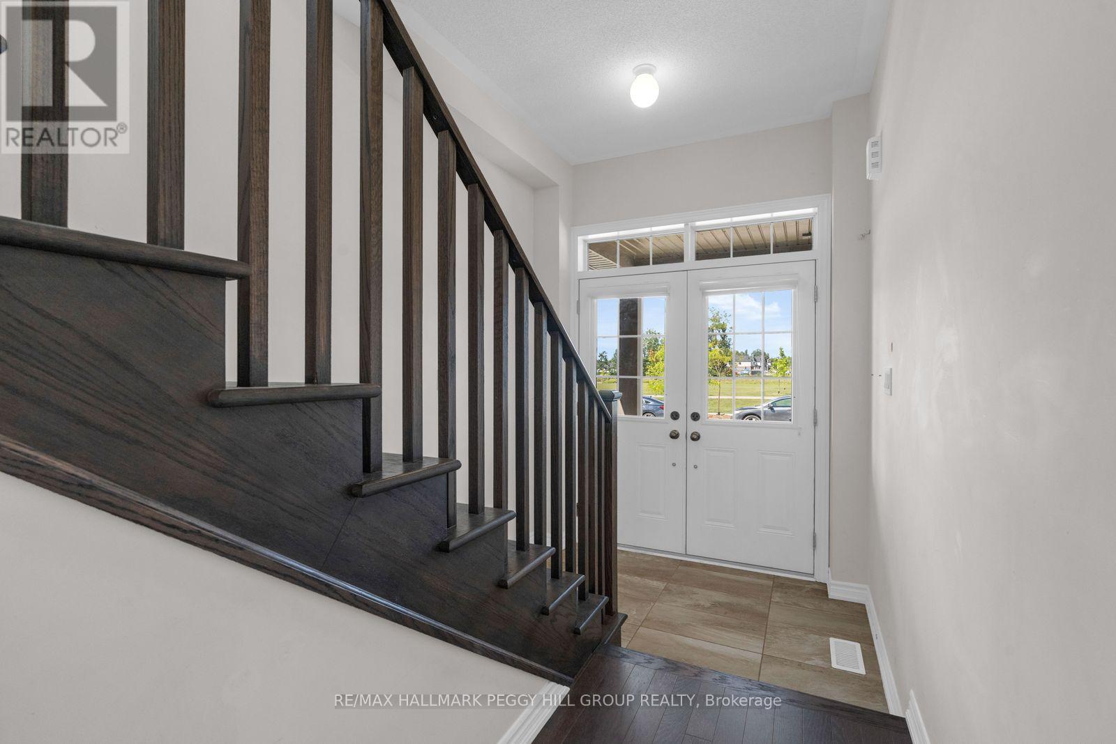 116 Nottingham Road, Barrie, Ontario  L9J 0L4 - Photo 3 - S13699694