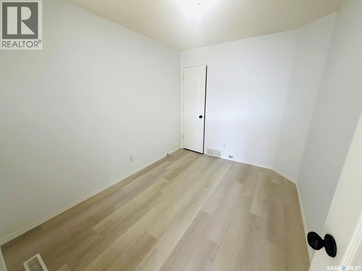 3287 Woodhams Drive, Regina, Saskatchewan  S4V 3A2 - Photo 14 - SK046276