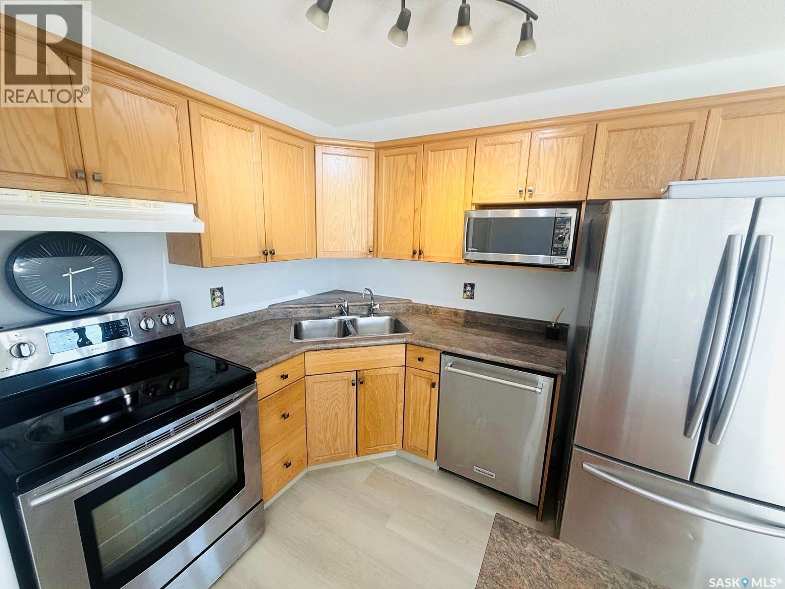 3287 Woodhams Drive, Regina, Saskatchewan  S4V 3A2 - Photo 6 - SK046276