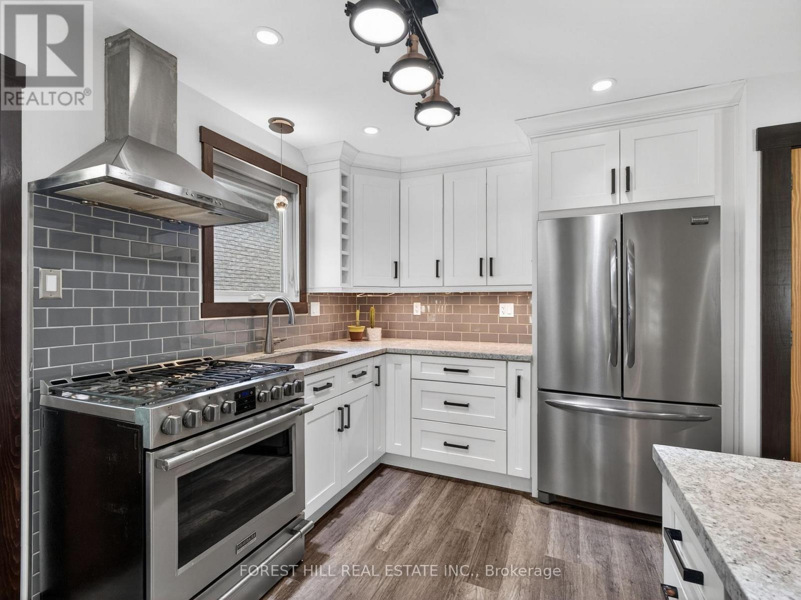 35 Townsend Avenue, Bradford West Gwillimbury, Ontario  L3Z 1X9 - Photo 6 - N13215852